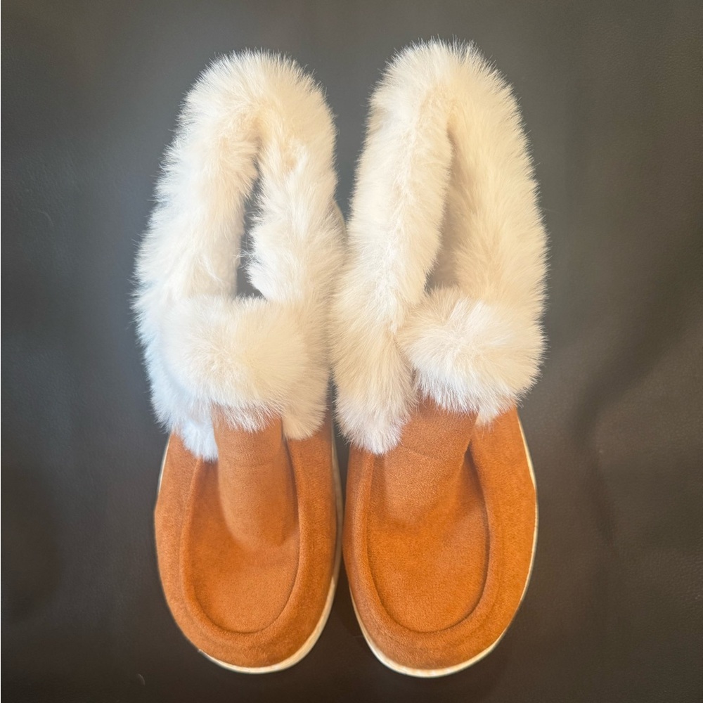 Brand new ✨💫 faux sheepskin slippers size 39 / 8.5-9❄️